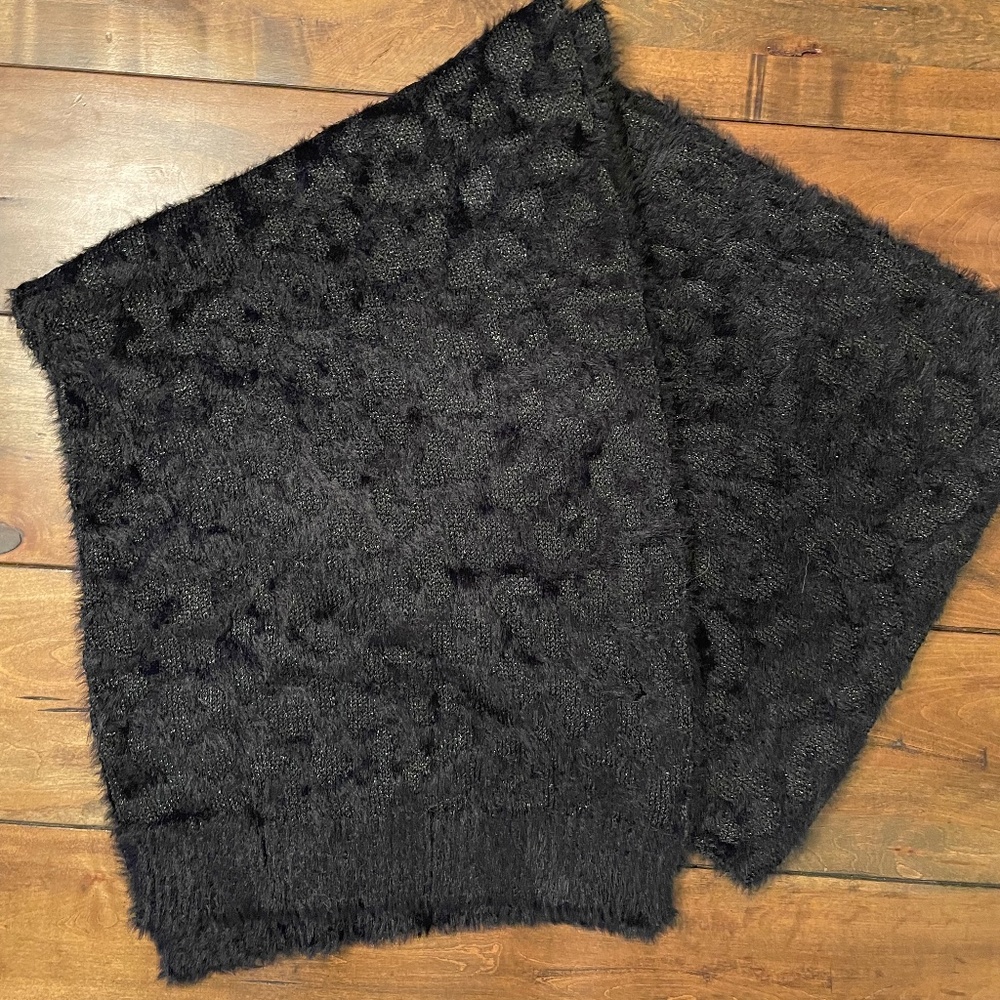 Express Monochromatic Cheetah Leopard Animal Print Scarf Black